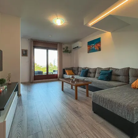 Apartament Large Felicita Near Center *