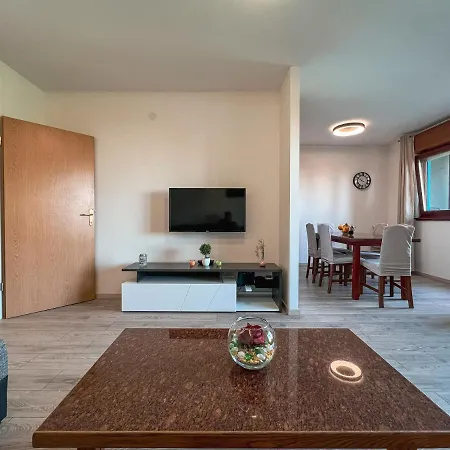 Large Felicita Near Center Lägenhet