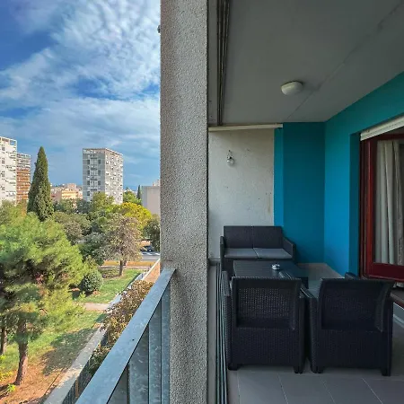 Large Felicita Near Center *