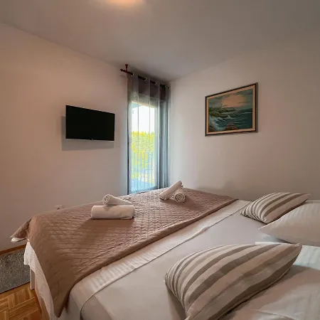 아파트 Large Felicita Near Center *