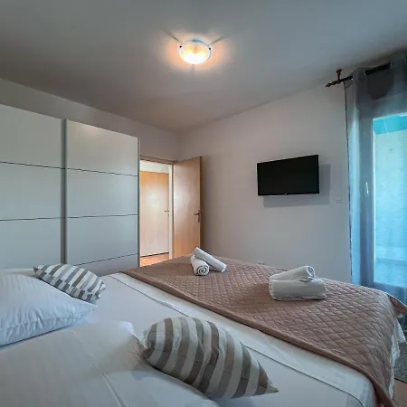 아파트 Large Felicita Near Center *