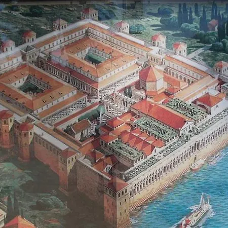 Large Felicita Near Center *