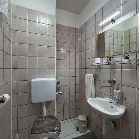 Large Felicita Near Center アパート