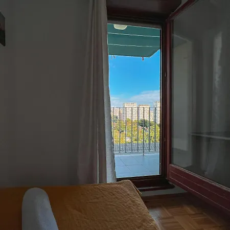 Large Felicita Near Center * スプリト